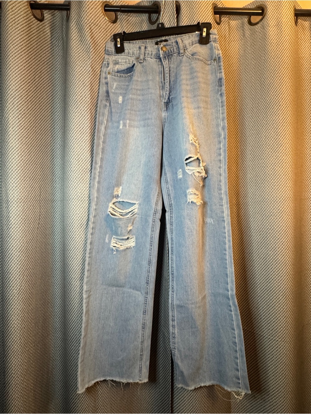 Simple Society Light Wash Ripped Blue Jeans